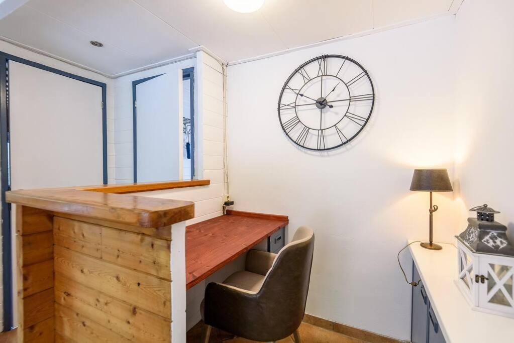 Spacious Wooden Cottage With Infra-Red Sauna At Veluwe Putten Exteriör bild