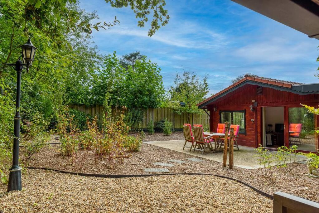 Spacious Wooden Cottage With Infra-Red Sauna At Veluwe Putten Exteriör bild