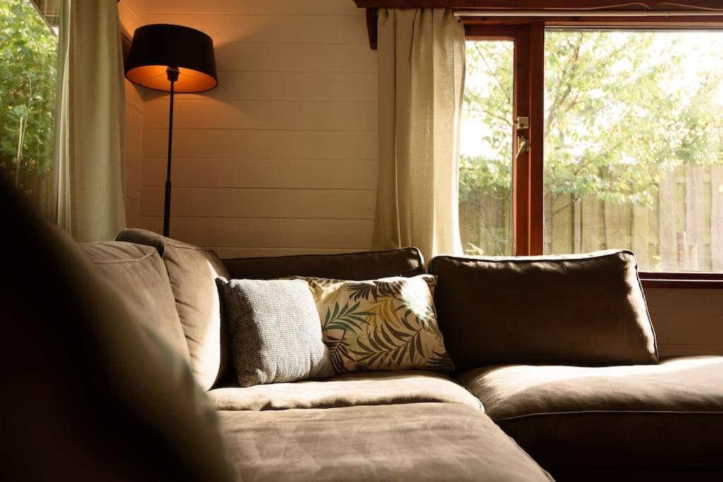 Spacious Wooden Cottage With Infra-Red Sauna At Veluwe Putten Exteriör bild