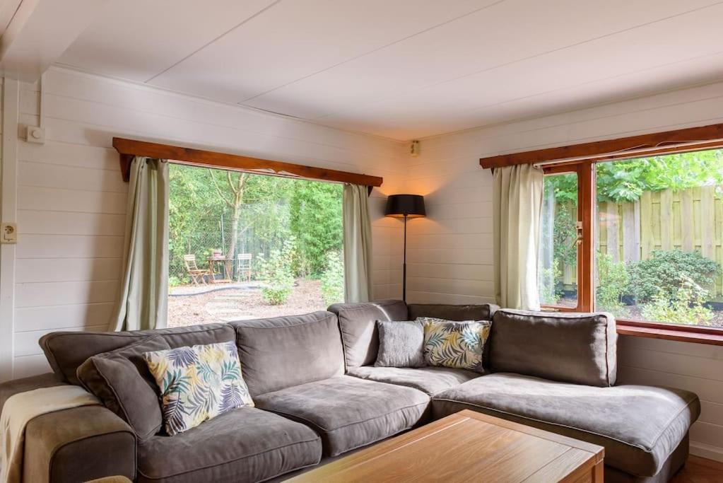 Spacious Wooden Cottage With Infra-Red Sauna At Veluwe Putten Exteriör bild