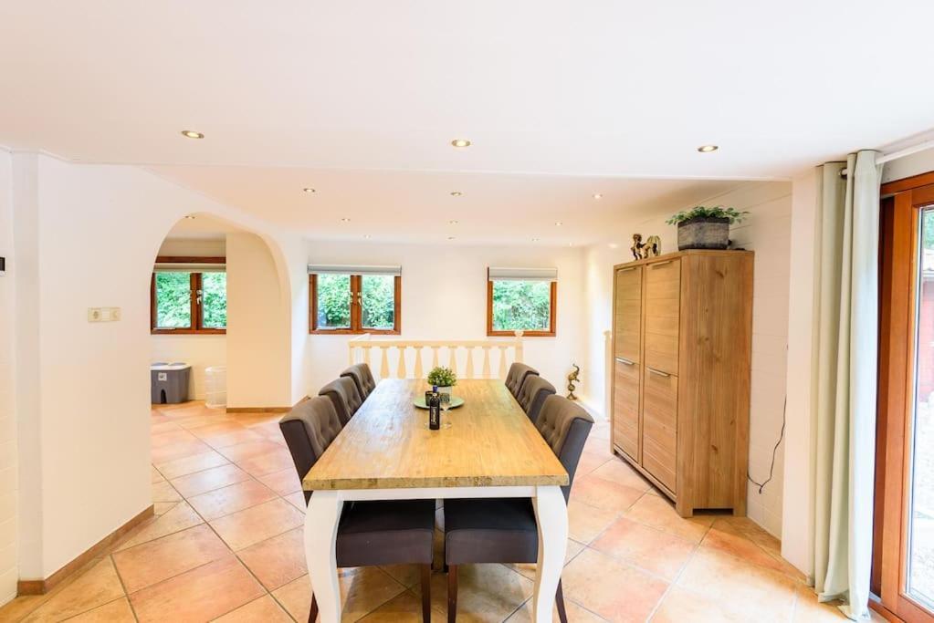 Spacious Wooden Cottage With Infra-Red Sauna At Veluwe Putten Exteriör bild