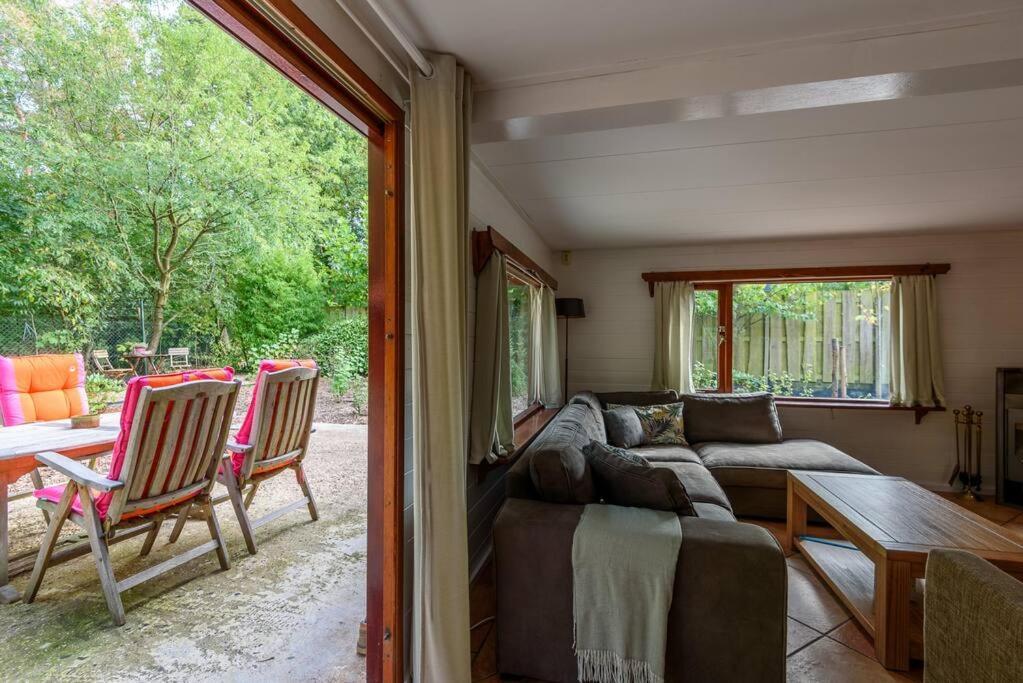 Spacious Wooden Cottage With Infra-Red Sauna At Veluwe Putten Exteriör bild