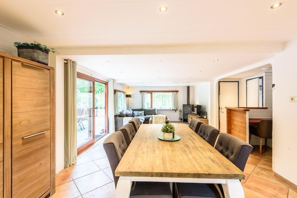 Spacious Wooden Cottage With Infra-Red Sauna At Veluwe Putten Exteriör bild